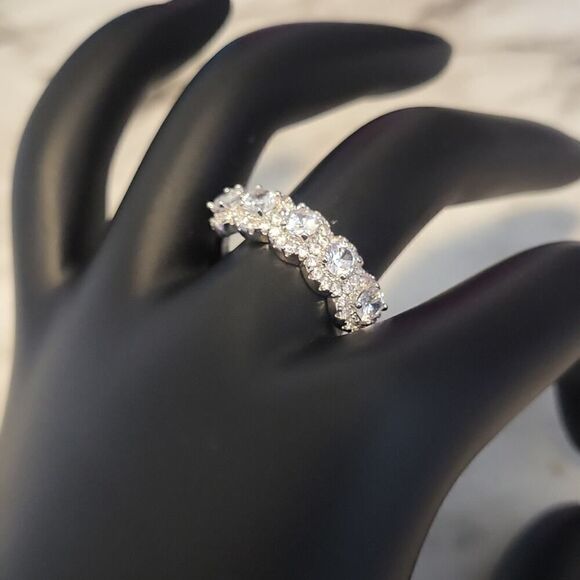 Round Zircon Engagement Ring Trendy White Crystal Stone Silvery Rings Size 8.5 - Picture 11 of 14